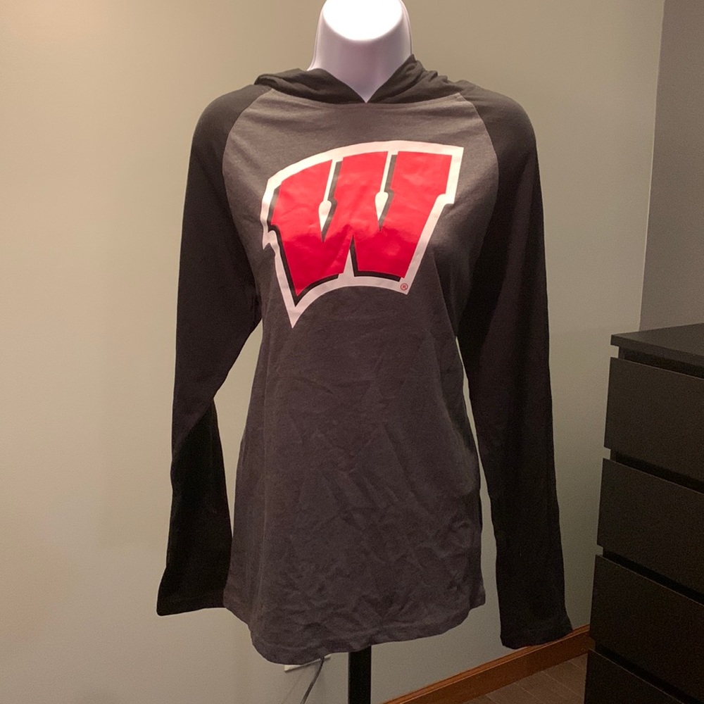 NWT CAPTIVATING UW Madison shirt with hood